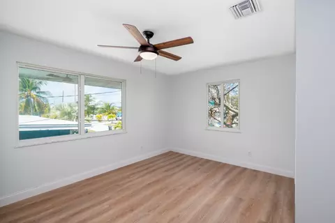 Bedroom - 29048 Iris Dr, Big Pine Key, FL 33043 photo 1 of 4