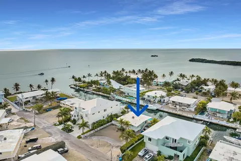 200 Plantation Dr, Tavernier, FL 33070