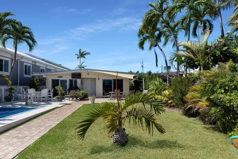 70 7th St, Key Colony, FL 33051