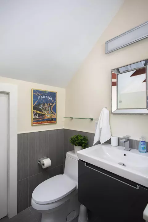 Bath - 709 Olivia St, Key West, FL 33040 photo 2 of 3