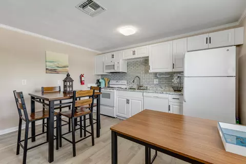 Kitchen - 280290 3rd St, Key Colony, FL 33051 photo 1 of 1