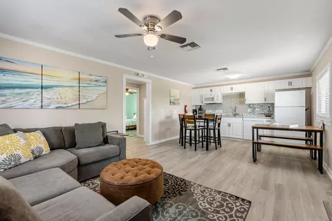 Living - 280290 3rd St, Key Colony, FL 33051 photo 3 of 4