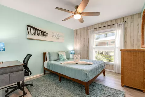 Bedroom - 280290 3rd St, Key Colony, FL 33051 photo 1 of 7