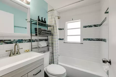 Bath - 280290 3rd St, Key Colony, FL 33051 photo 4 of 4