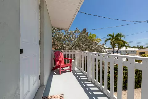 Exterior - 280290 3rd St, Key Colony, FL 33051 photo 1 of 7
