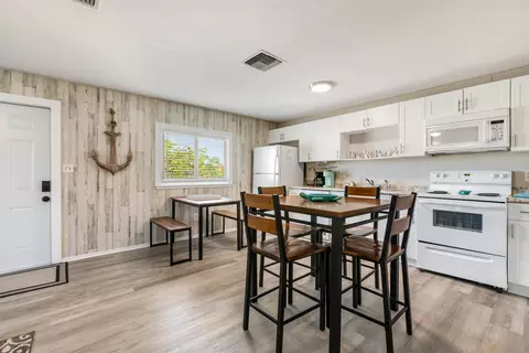 Dining - 280290 3rd St, Key Colony, FL 33051 photo 1 of 1