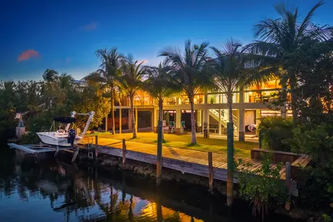 403 Indies Rd, Summerland Key, FL 33042
