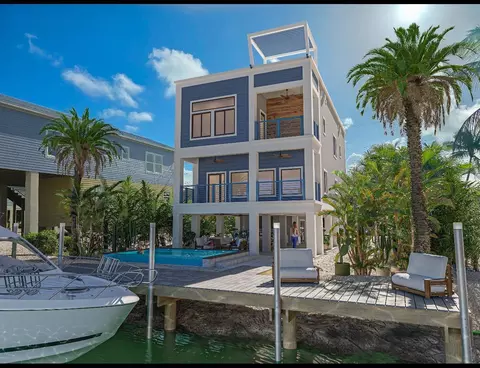 662 Blackbeard Rd, Summerland Key, FL 33042