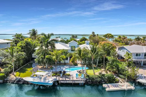 16843 E Point Dr, Sugarloaf, FL 33042