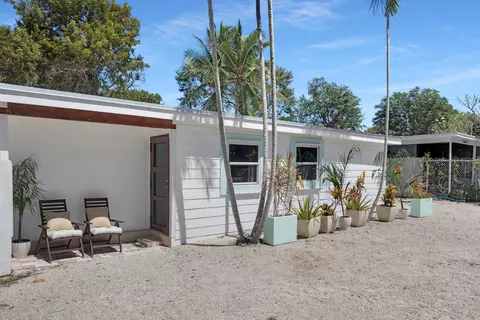 10 Dolphin Rd, Key Largo, FL 33037