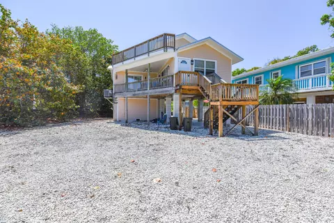 19591 Navajo St, Sugarloaf, FL 33042