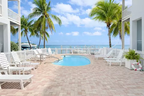 12400 Overseas Hwy Apt Villa #VILLA 3, Marathon, FL 33050 photo 2