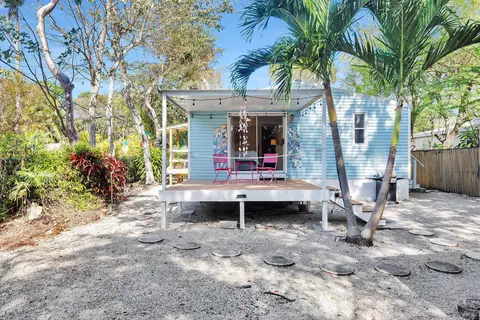 11 Oakwood Ave, Key Largo, FL 33037