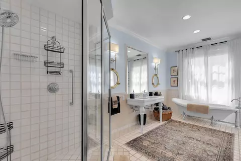 Bath - 5 Sunset Key Dr, Key West, FL 33040 photo 1 of 4