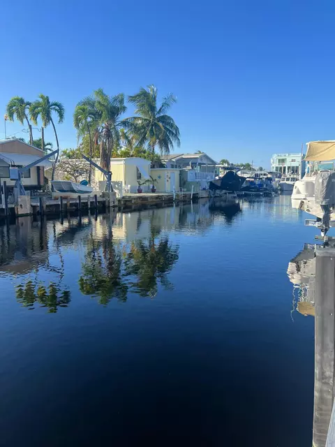 8 Grassy Rd, Key Largo, FL 33037
