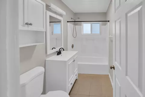 Bath - 124 S Hammock Rd, Islamorada, FL 33036 photo 1 of 2