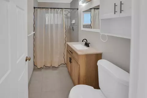 Bath - 124 S Hammock Rd, Islamorada, FL 33036 photo 2 of 2