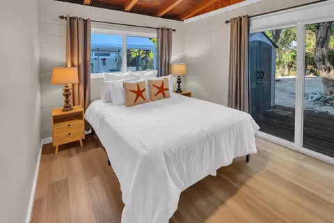 Bedroom - 124 S Hammock Rd, Islamorada, FL 33036 photo 1 of 4
