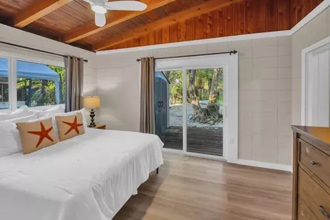 Bedroom - 124 S Hammock Rd, Islamorada, FL 33036 photo 2 of 4