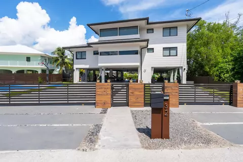 32 N Bounty Ln, Key Largo, FL 33037