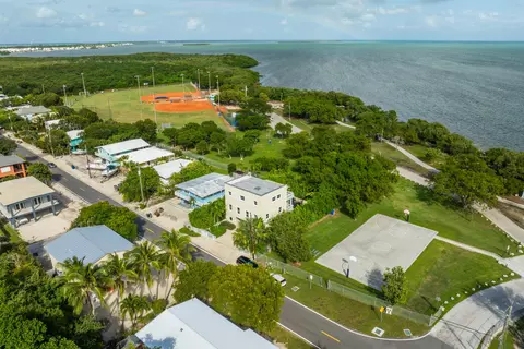 110 Dove Creek Dr, Tavernier, FL 33070