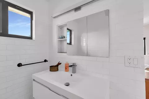 Bath - 3686 Gulfstream St, Big Pine Key, FL 33043 photo 3 of 3