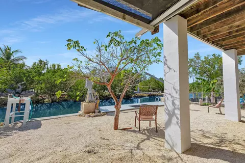 Exterior - 3686 Gulfstream St, Big Pine Key, FL 33043 photo 5 of 10