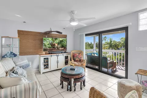 Living - 3686 Gulfstream St, Big Pine Key, FL 33043 photo 2 of 3