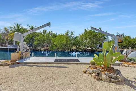 Exterior - 3686 Gulfstream St, Big Pine Key, FL 33043 photo 4 of 10