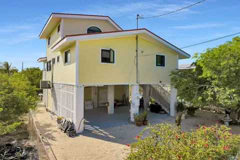 Exterior - 3686 Gulfstream St, Big Pine Key, FL 33043 photo 1 of 10
