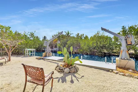 Exterior - 3686 Gulfstream St, Big Pine Key, FL 33043 photo 6 of 10