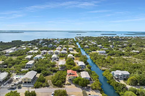 View/Area - 3686 Gulfstream St, Big Pine Key, FL 33043 photo 3 of 12