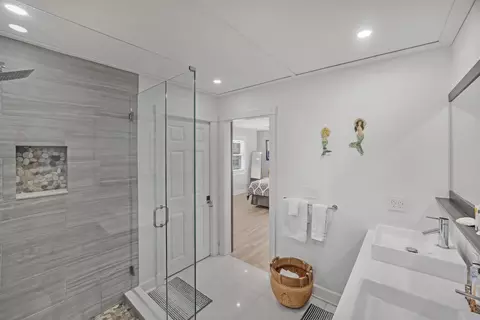 Bath - 9 Jade Dr, Key West, FL 33040 photo 2 of 6