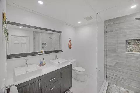 Bath - 9 Jade Dr, Key West, FL 33040 photo 1 of 6