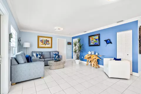 Living - 130 Lorelane Pl, Key Largo, FL 33037 photo 3 of 5