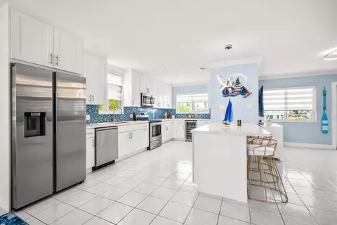 Kitchen - 130 Lorelane Pl, Key Largo, FL 33037 photo 4 of 4