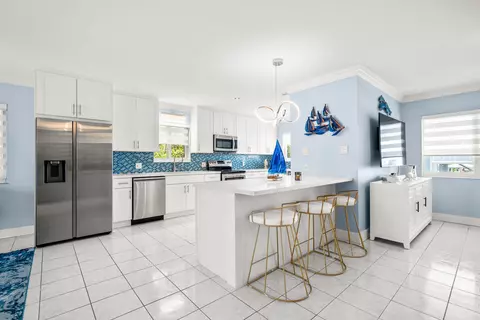 Kitchen - 130 Lorelane Pl, Key Largo, FL 33037 photo 1 of 4