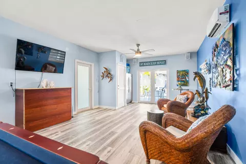 Living - 130 Lorelane Pl, Key Largo, FL 33037 photo 5 of 5