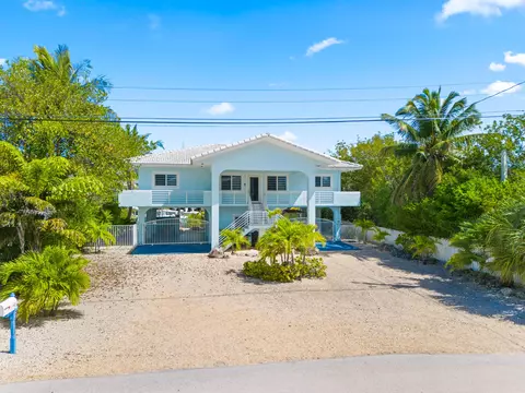 Exterior - 130 Lorelane Pl, Key Largo, FL 33037 photo 2 of 21
