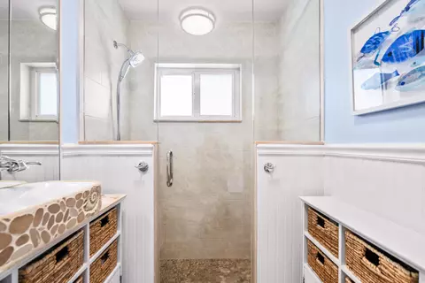 Bath - 130 Lorelane Pl, Key Largo, FL 33037 photo 1 of 3
