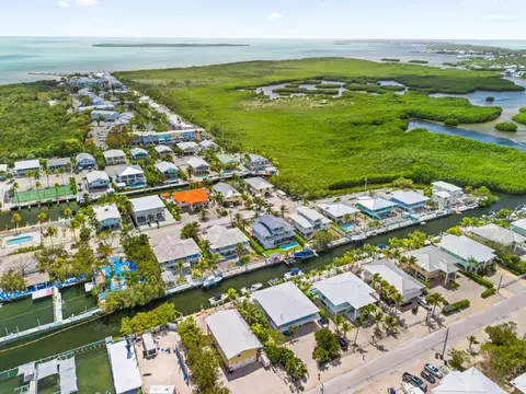 View/Area - 130 Lorelane Pl, Key Largo, FL 33037 photo 7 of 8