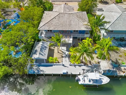 View/Area - 130 Lorelane Pl, Key Largo, FL 33037 photo 2 of 8