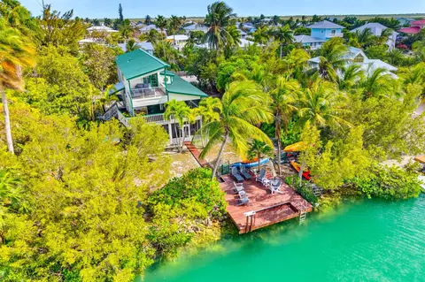17151 Marlin Dr, Sugarloaf, FL 33042