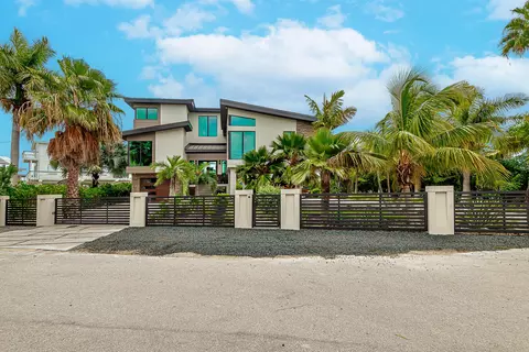 68 Mutiny Pl, Key Largo, FL 33037
