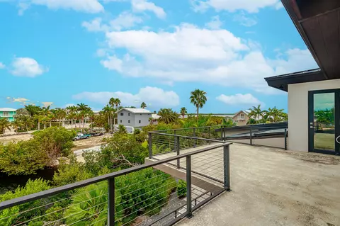 Exterior - 68 Mutiny Pl, Key Largo, FL 33037 photo 9 of 11