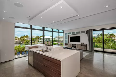 Kitchen - 68 Mutiny Pl, Key Largo, FL 33037 photo 2 of 4