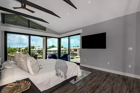 Bedroom - 68 Mutiny Pl, Key Largo, FL 33037 photo 9 of 10