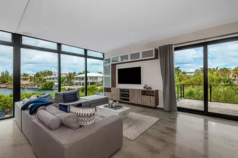 Living - 68 Mutiny Pl, Key Largo, FL 33037 photo 1 of 4