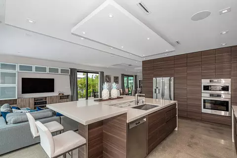 Kitchen - 68 Mutiny Pl, Key Largo, FL 33037 photo 3 of 4
