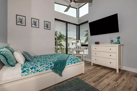 Bedroom - 68 Mutiny Pl, Key Largo, FL 33037 photo 5 of 10